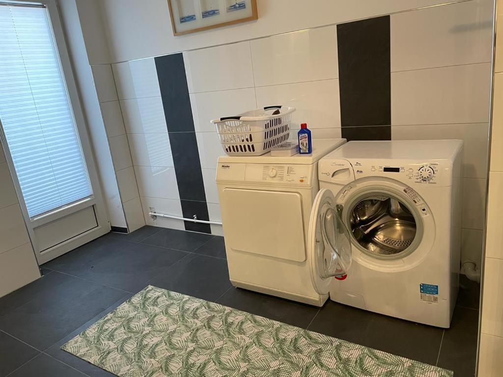 Ferienwohnung Lion Krummhörn Exteriör bild